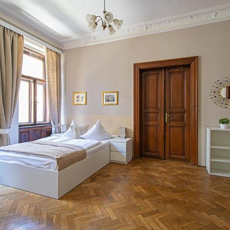 For Celebrations Spacious 3Bdr Apartment With Balcony Πράγα Εξωτερικό φωτογραφία
