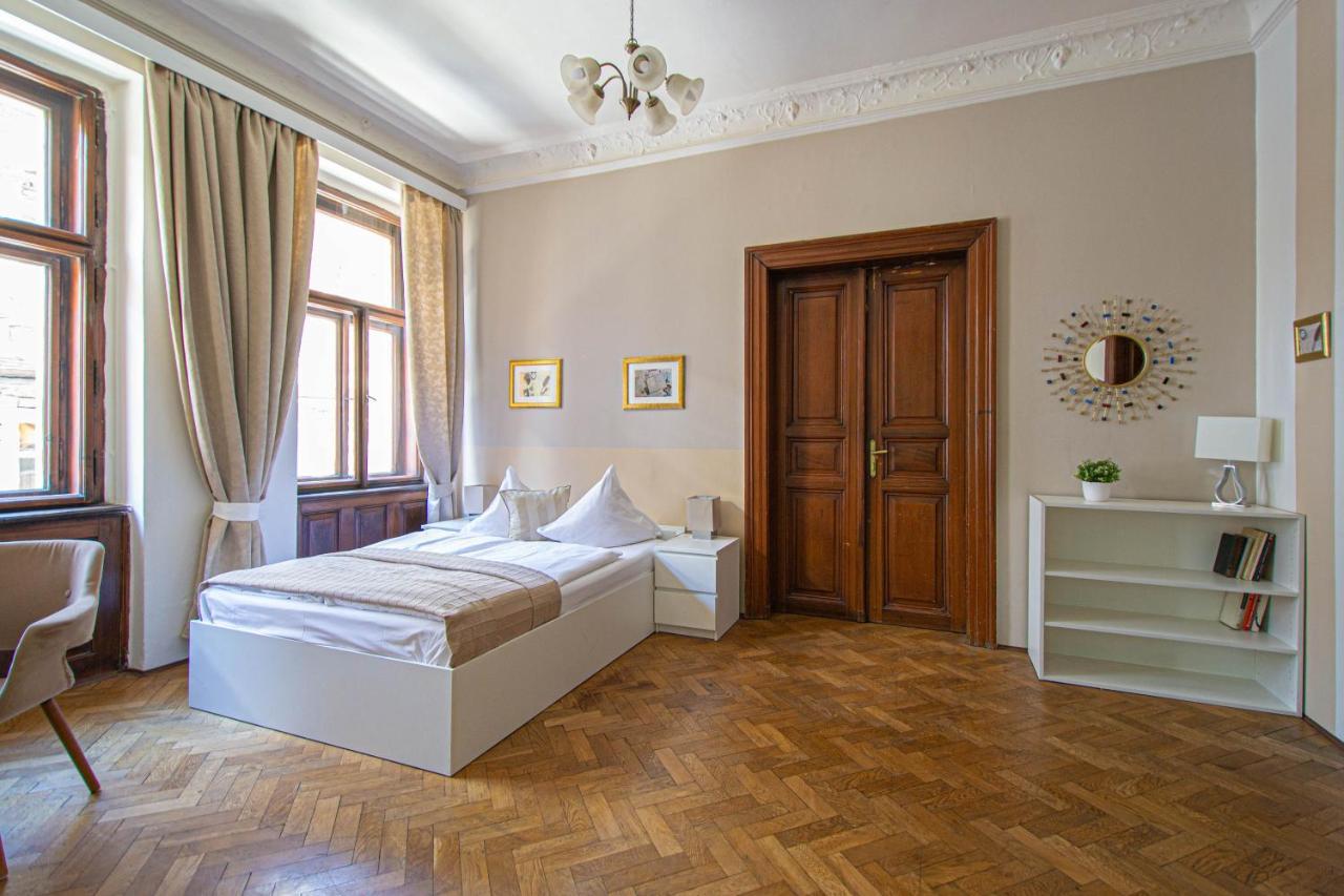 For Celebrations Spacious 3Bdr Apartment With Balcony Πράγα Εξωτερικό φωτογραφία