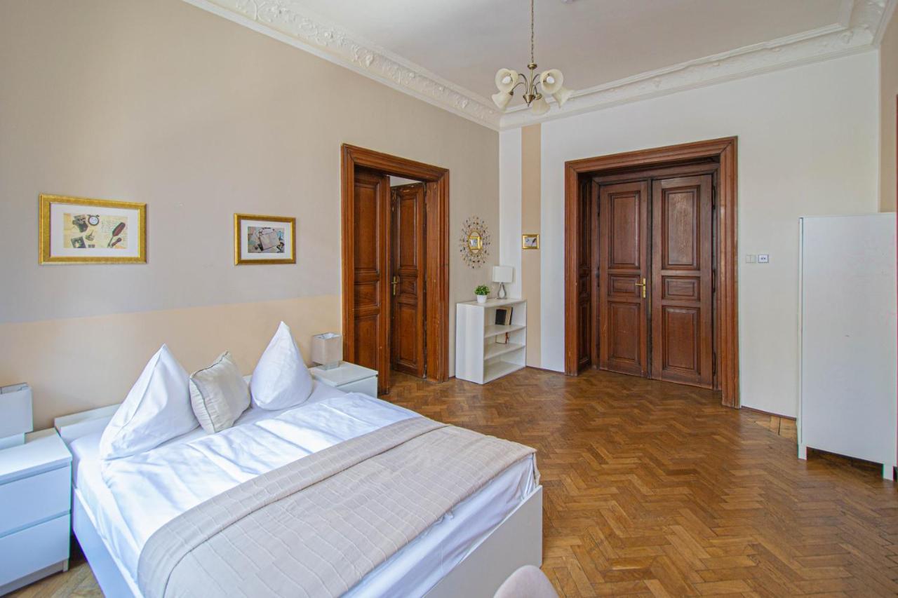 For Celebrations Spacious 3Bdr Apartment With Balcony Πράγα Εξωτερικό φωτογραφία