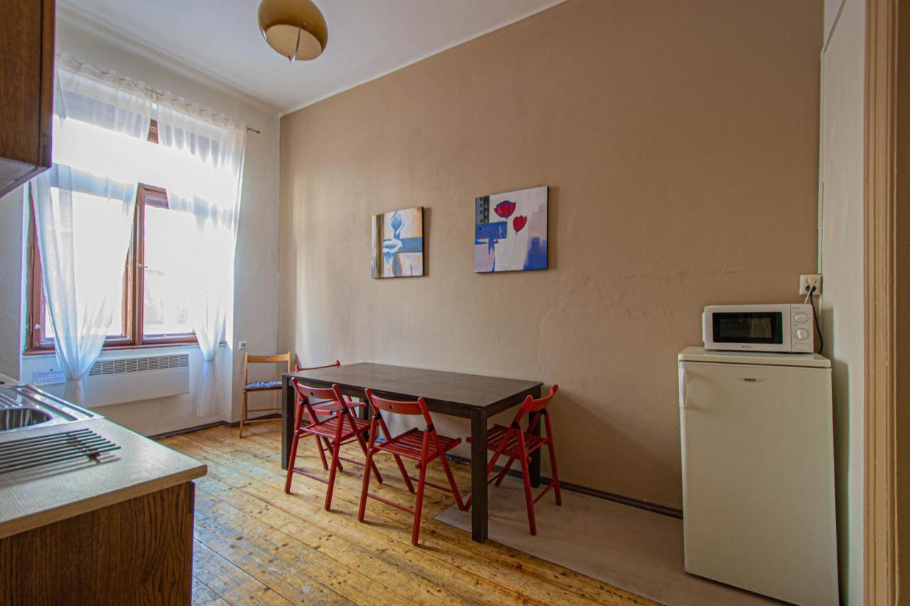 For Celebrations Spacious 3Bdr Apartment With Balcony Πράγα Εξωτερικό φωτογραφία