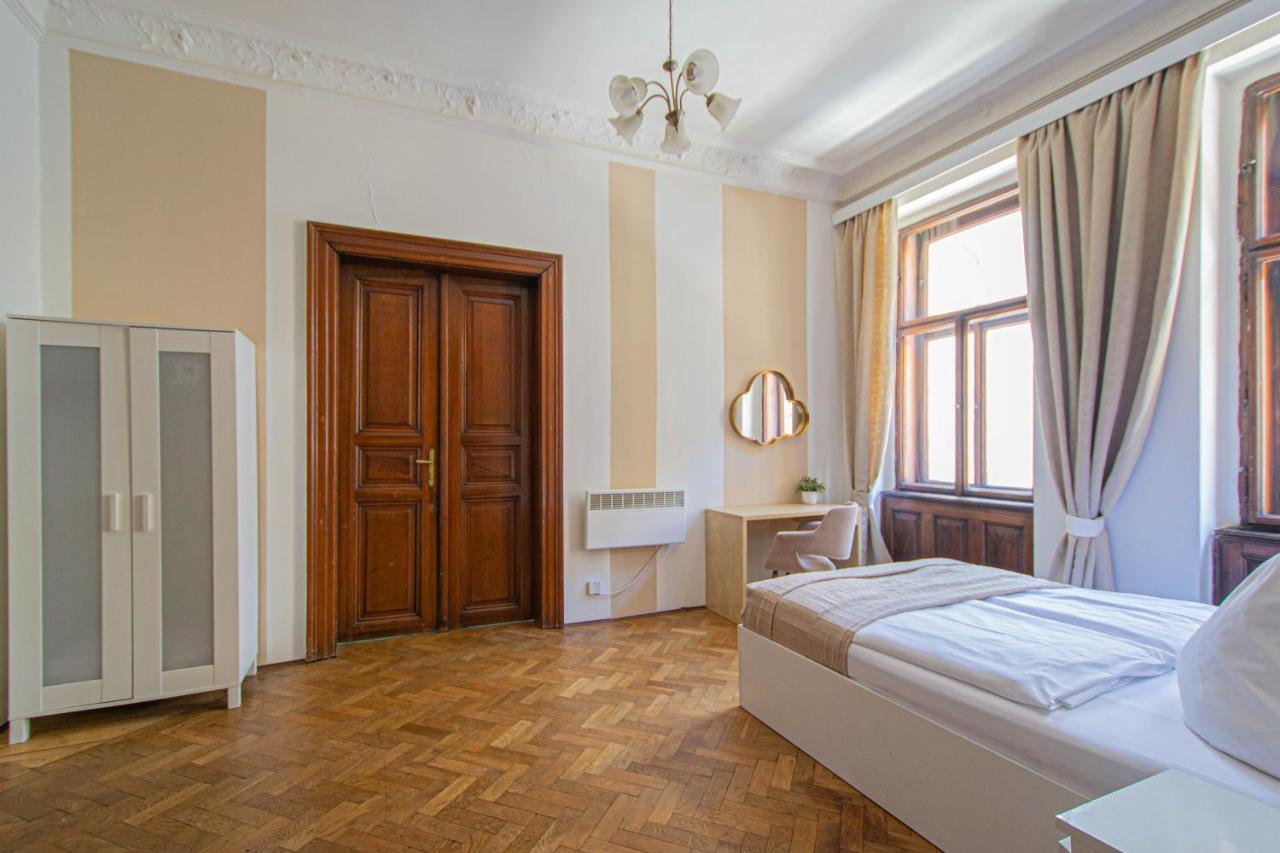 For Celebrations Spacious 3Bdr Apartment With Balcony Πράγα Εξωτερικό φωτογραφία