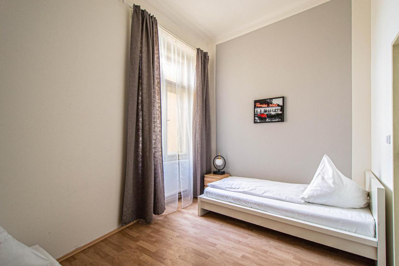 For Celebrations Spacious 3Bdr Apartment With Balcony Πράγα Εξωτερικό φωτογραφία