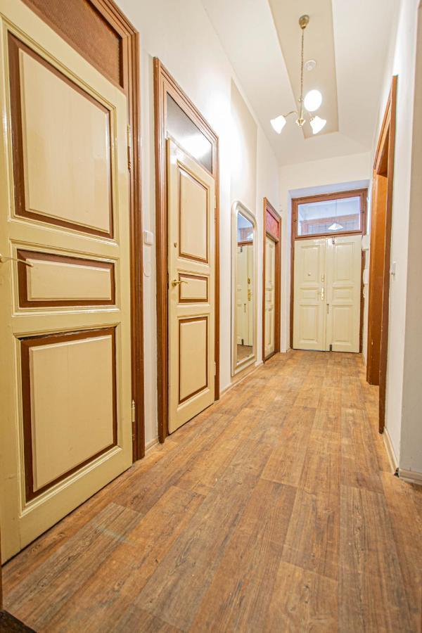 For Celebrations Spacious 3Bdr Apartment With Balcony Πράγα Εξωτερικό φωτογραφία