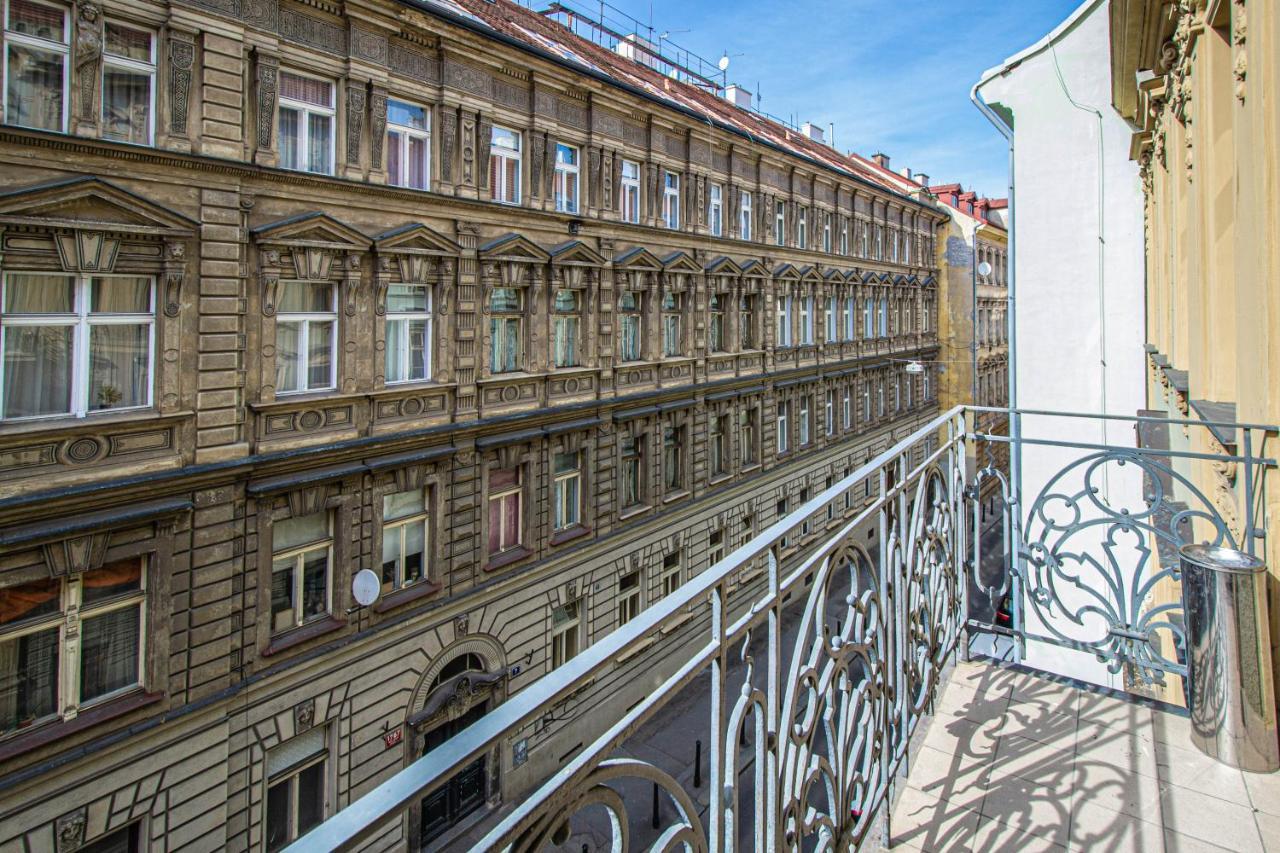 For Celebrations Spacious 3Bdr Apartment With Balcony Πράγα Εξωτερικό φωτογραφία