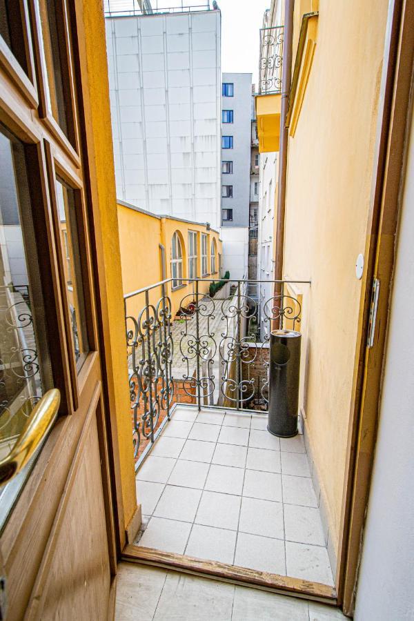 For Celebrations Spacious 3Bdr Apartment With Balcony Πράγα Εξωτερικό φωτογραφία