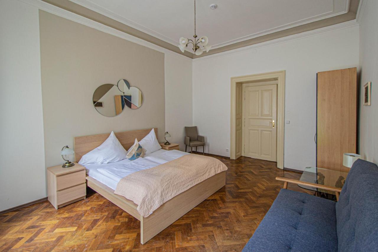 For Celebrations Spacious 3Bdr Apartment With Balcony Πράγα Εξωτερικό φωτογραφία