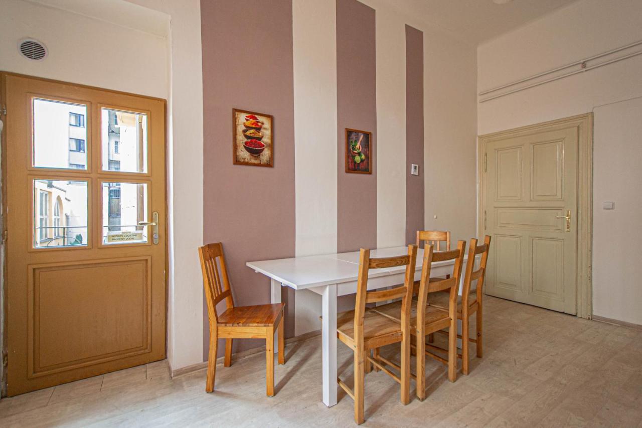 For Celebrations Spacious 3Bdr Apartment With Balcony Πράγα Εξωτερικό φωτογραφία