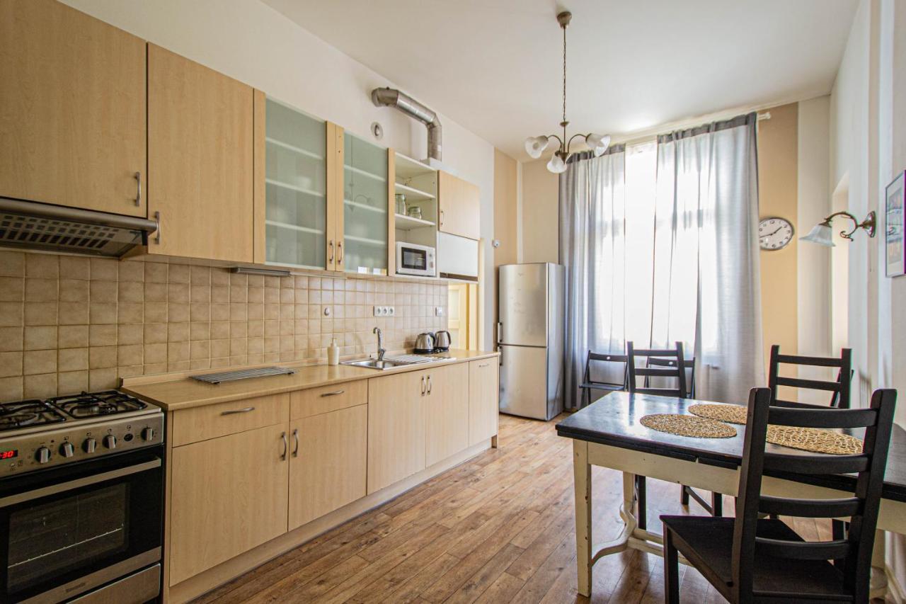 For Celebrations Spacious 3Bdr Apartment With Balcony Πράγα Εξωτερικό φωτογραφία