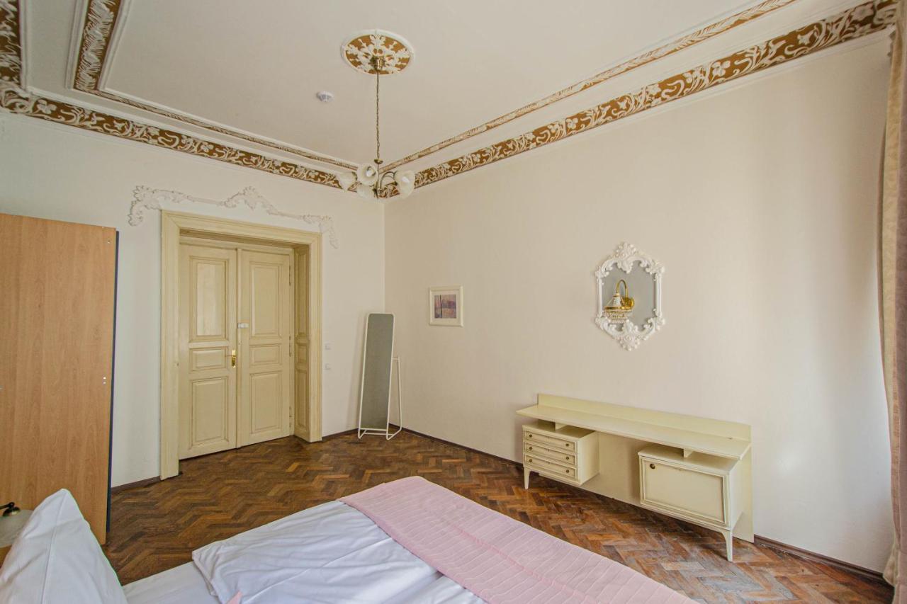 For Celebrations Spacious 3Bdr Apartment With Balcony Πράγα Εξωτερικό φωτογραφία