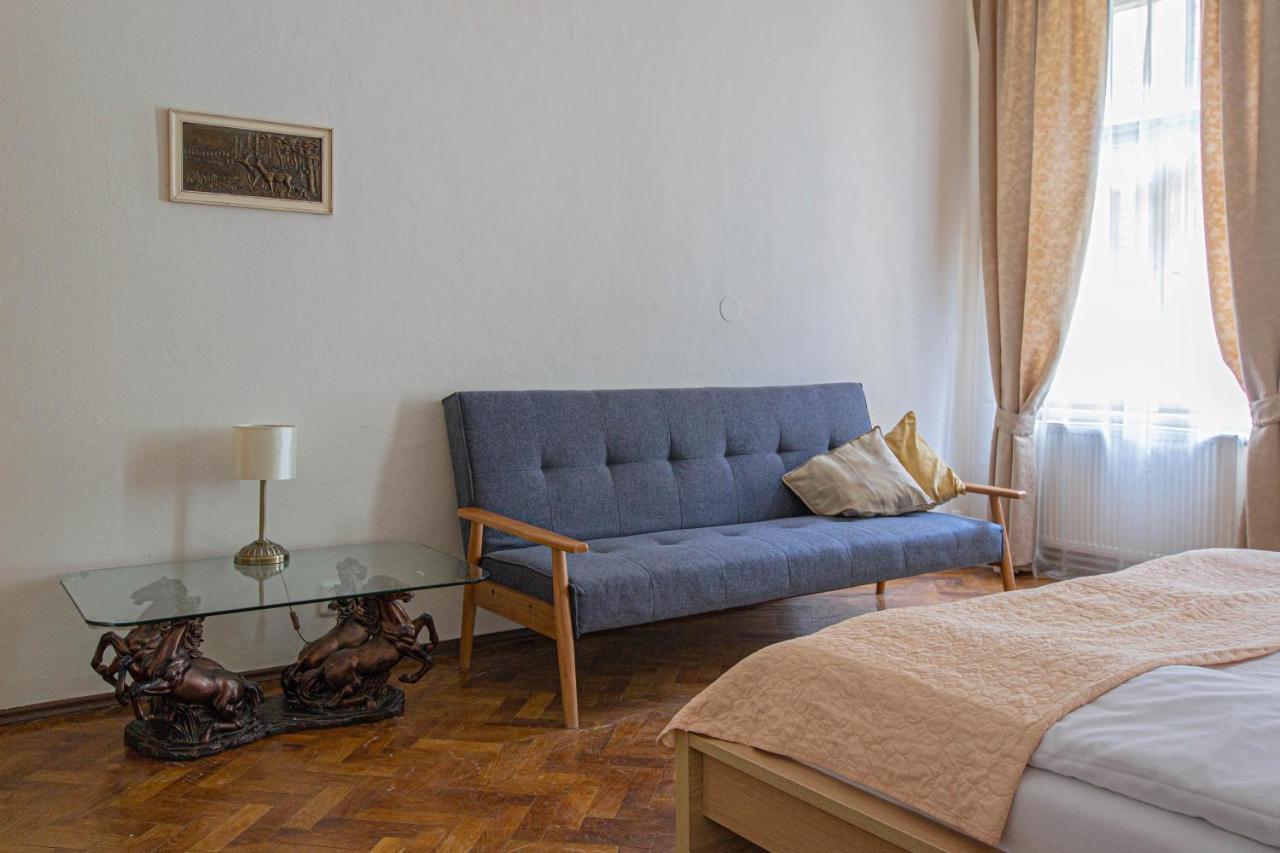 For Celebrations Spacious 3Bdr Apartment With Balcony Πράγα Εξωτερικό φωτογραφία